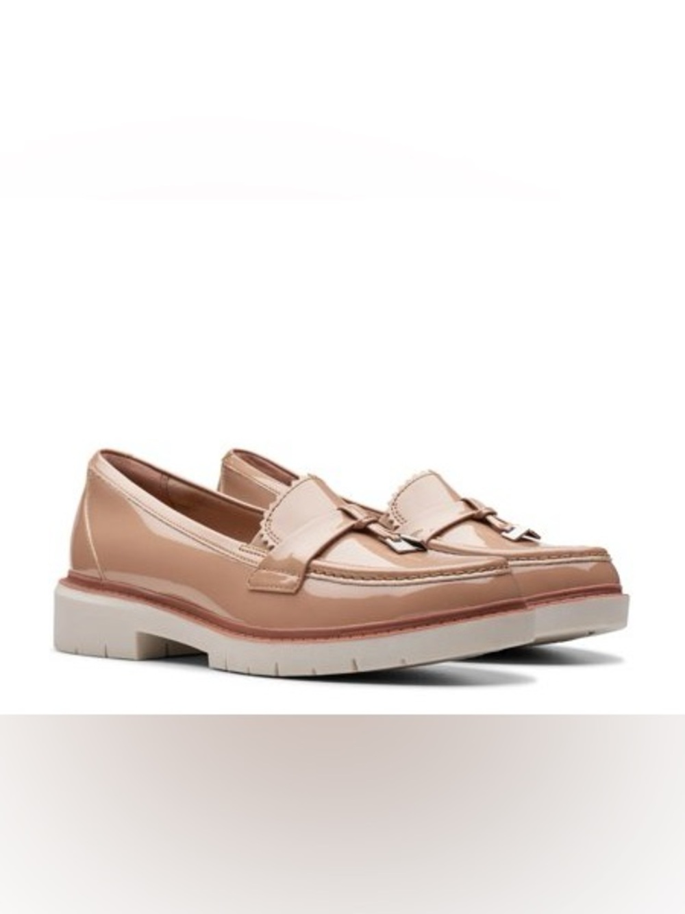 Clarks Westlyn Bella Loafer in Beige/Nude Patent EUC size 8